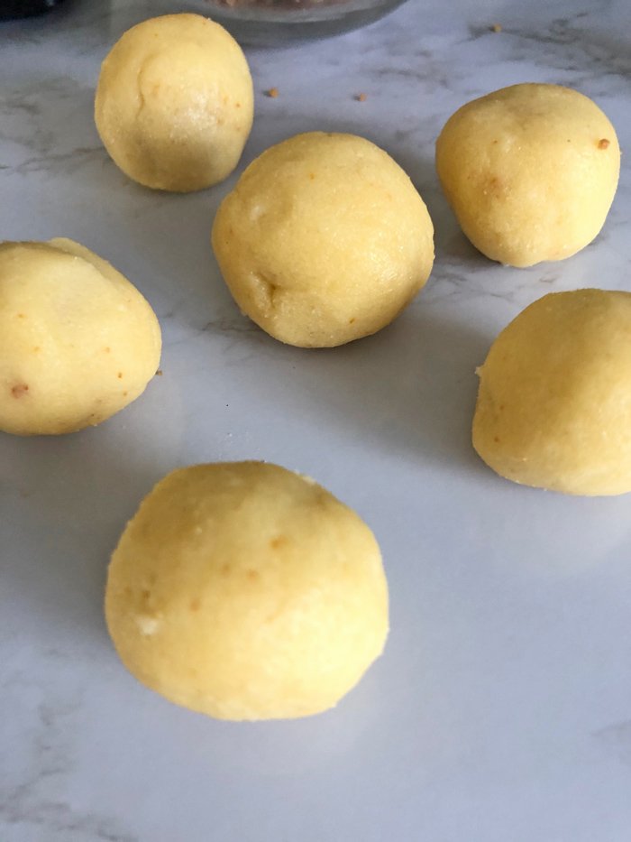 Knusperkugeln mit Überraschung - Weihnachtsplätzchen Rezept 1