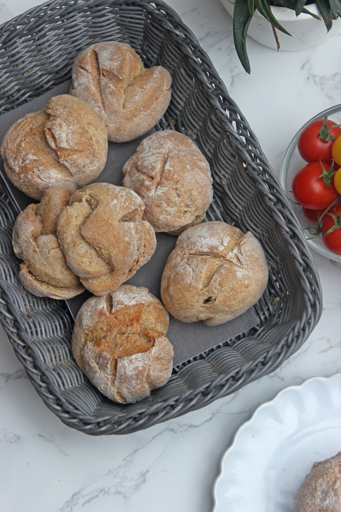 Dinkel-Roggen Brötchen selber machen