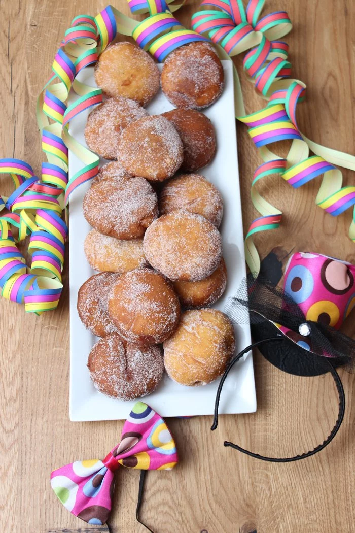 Berliner, Krapfen oder Pfannenkuchen einfach selber - So backst du sie! 7 Die gefüllten Krapfen, Kreppel oder Berliner sind los!