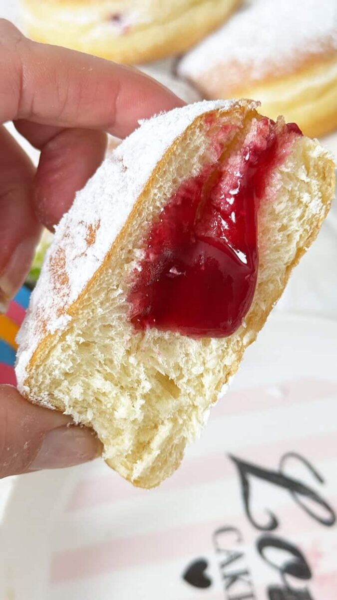 Das beste Krapfen Rezept: 5 Tipps für extra fluffige Berliner mit ... Das beste Krapfen Rezept: 5 Tipps für extra fluffige Berliner mit ...