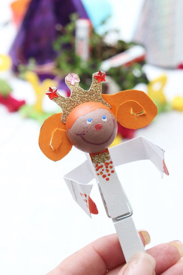 DIY-Prinzessinnen als Kronen mit Ferrero kinder Schokolade zum Kindergeburtstag