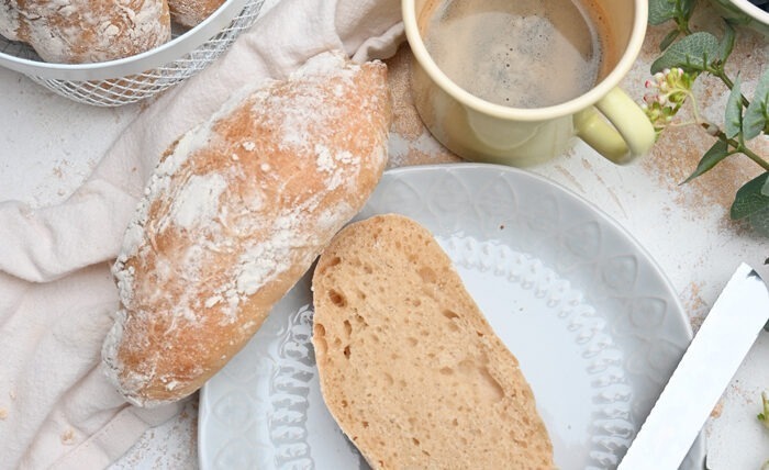 Backe goldbraune, knusprige Krusties Brötchen mit diesem einfachen Rezept.