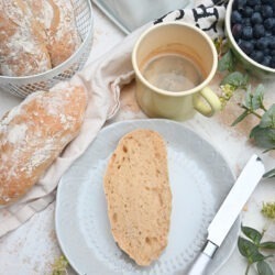Backe goldbraune, knusprige Krusties Brötchen mit diesem einfachen Rezept.