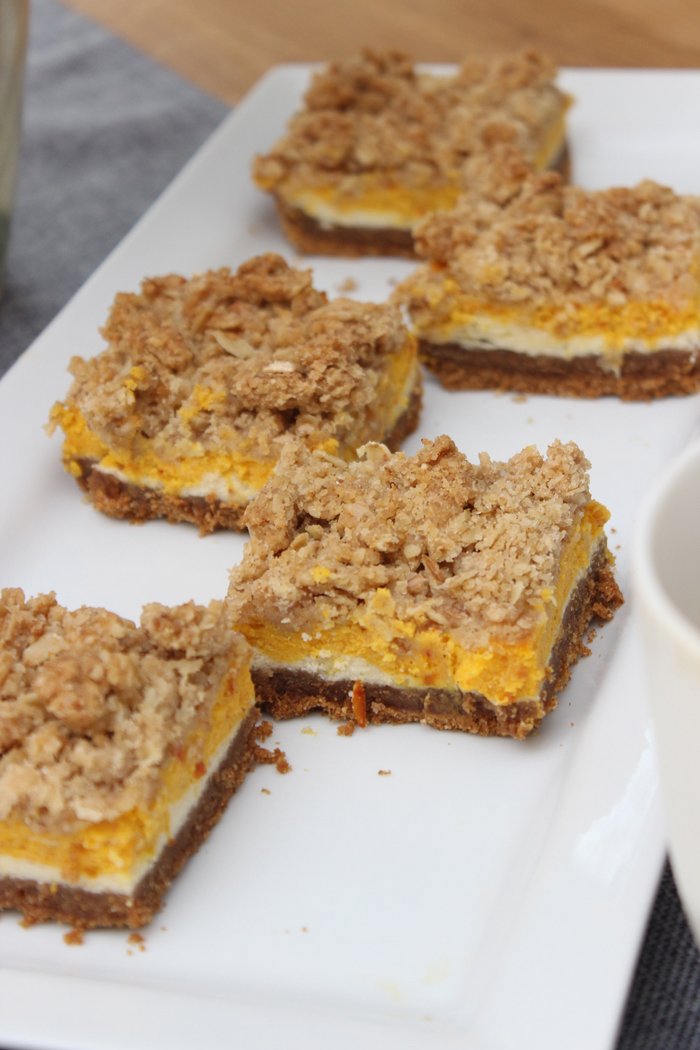 Kürbis-Cheesecake-Bars mit Zimt-Haferflocken-Streuseln