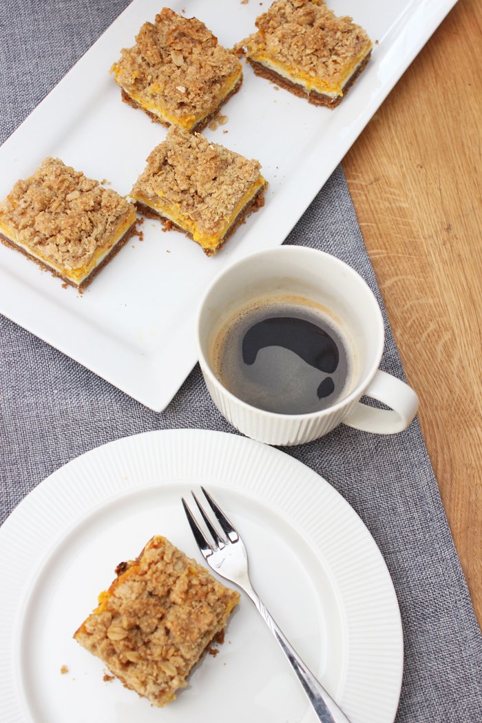 Kürbis-Cheesecake-Bars mit Zimt-Haferflocken-Streuseln