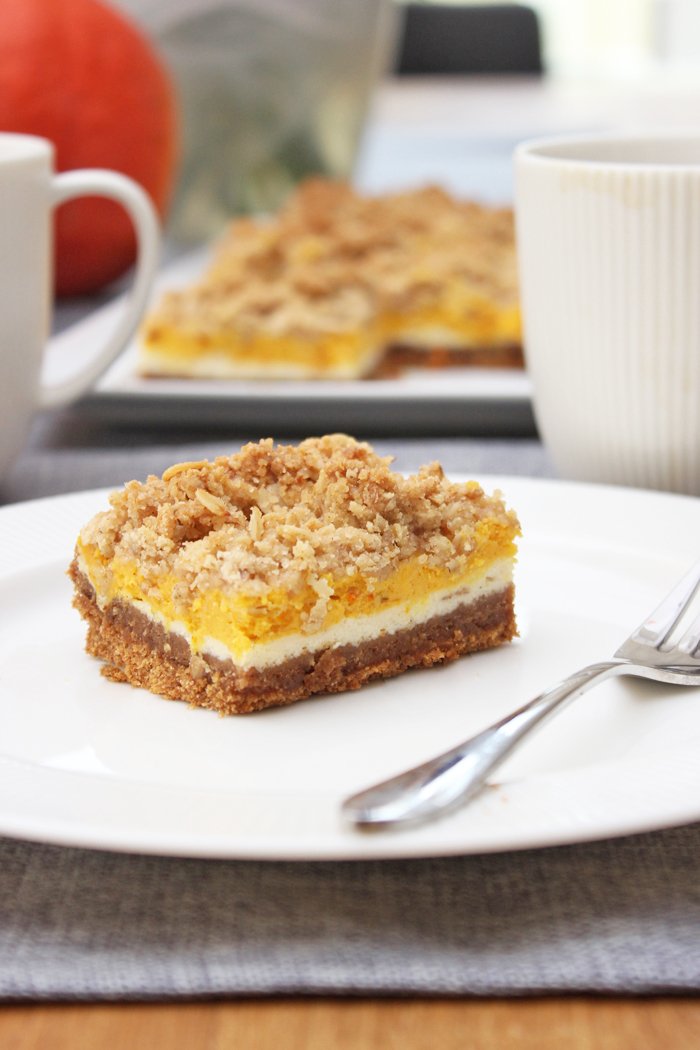 Kürbis-Cheesecake-Bars mit Zimt-Haferflocken-Streuseln