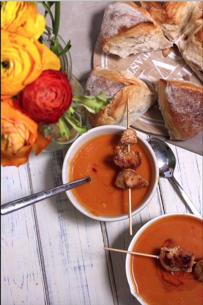 Kürbis-Tomaten-Suppe, Hähnchenspießen & Pane di Como