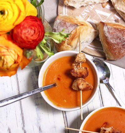 IMG Kuerbis Tomaten Suppe Haehnchenspießen Pane di Como TL