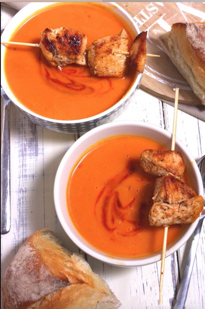 Kürbis-Tomaten-Suppe, Hähnchenspießen & Pane di Com