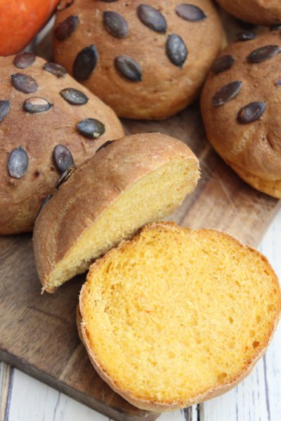 Super leckere Kürbisbrötchen Rezept - einfach zu backen