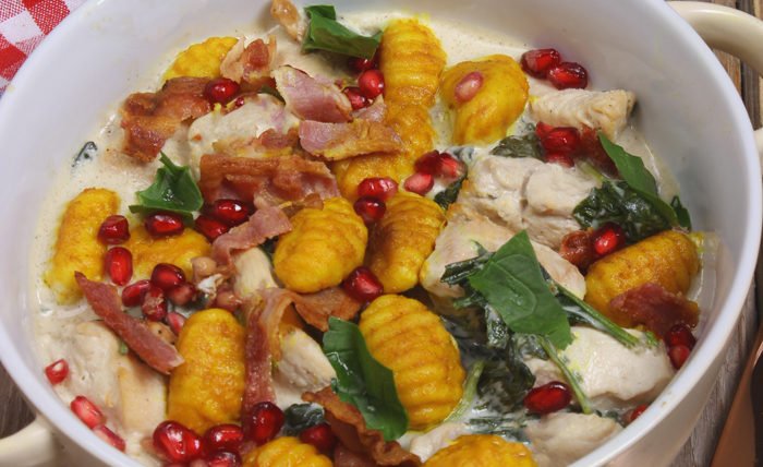 Kürbis-Gnocchi mit Hähnchen, Spinat und Grantapfelkerne 3