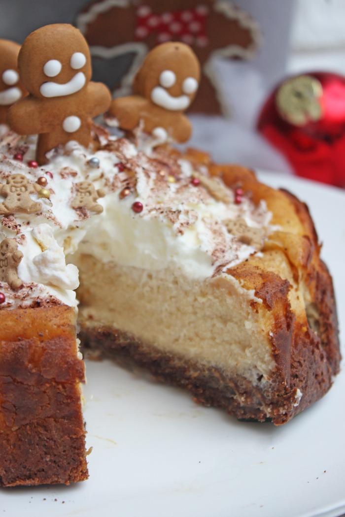 Lebkuchen-eierlikör-käsekuchen mit sahnetopping