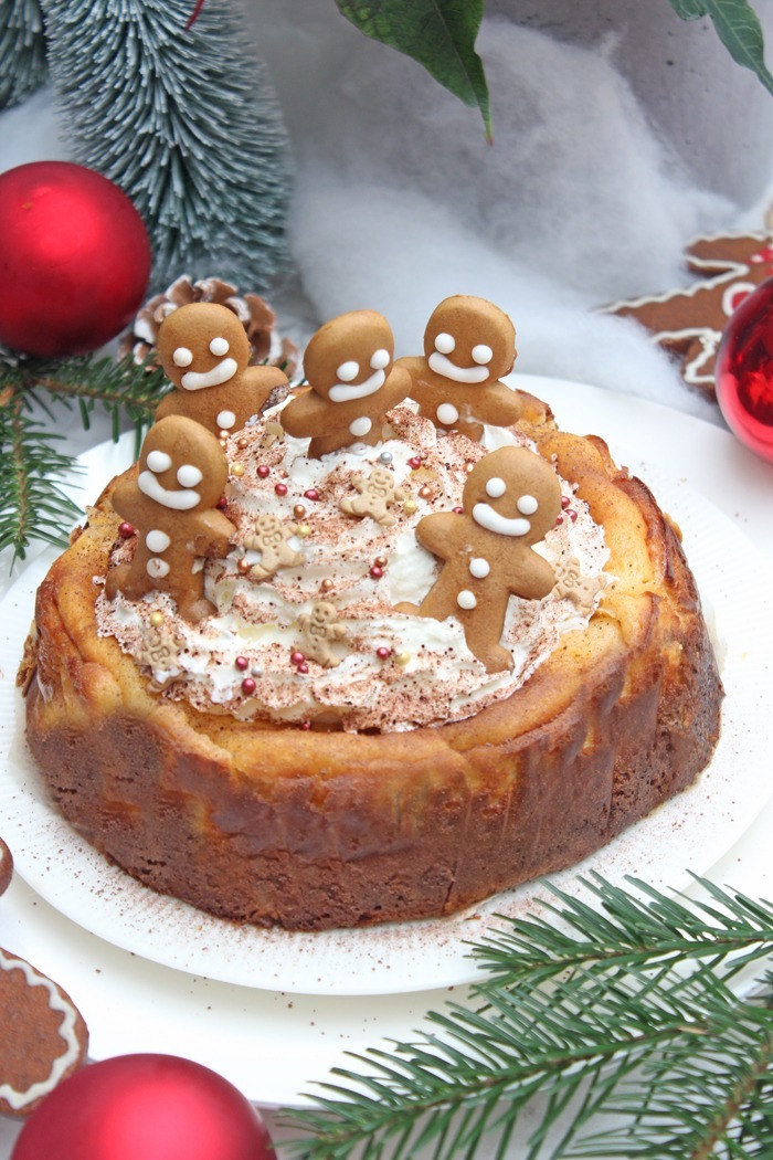 Lebkuchen-eierlikör-käsekuchen mit sahnetopping