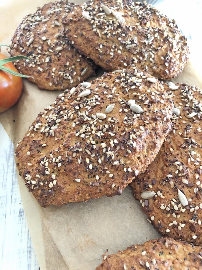 Low carb brötchen - perfekte frühstücks low carb saatenbrötchen