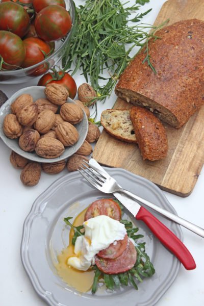 So machst du schnell und einfach ein Low Carb Walnussbrot