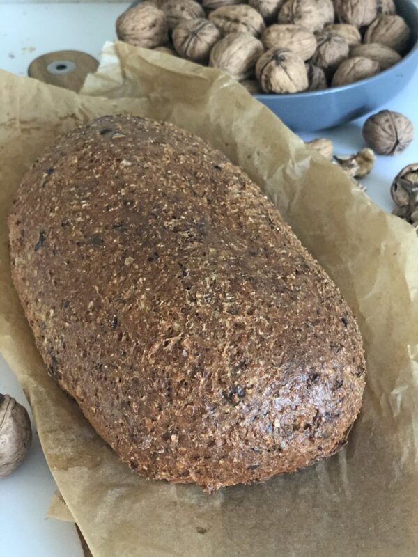 So machst du schnell und einfach ein Low Carb Walnussbrot