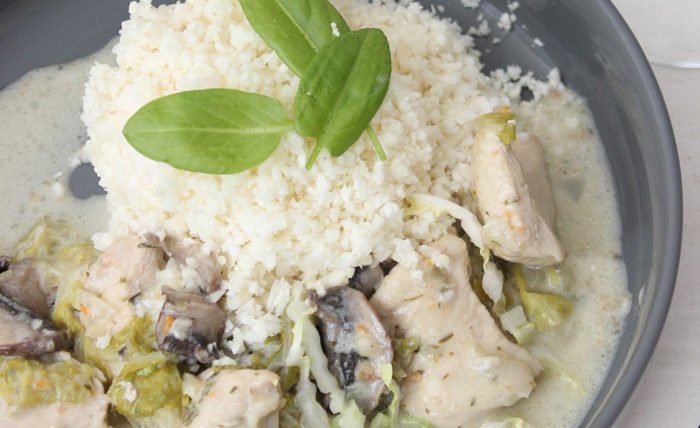 IMG LowCarb Hähnchengeschnetzeltes mit Blumenkohlreis und Frischkäsesauce 8