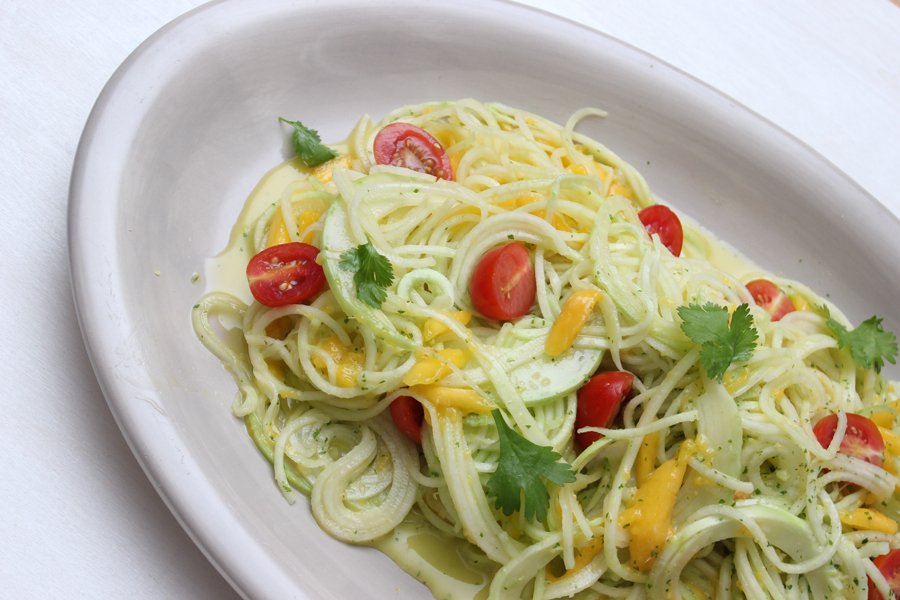 Kohlrabisalat mit Mango und Tomaten - Lurch Spiralschneider