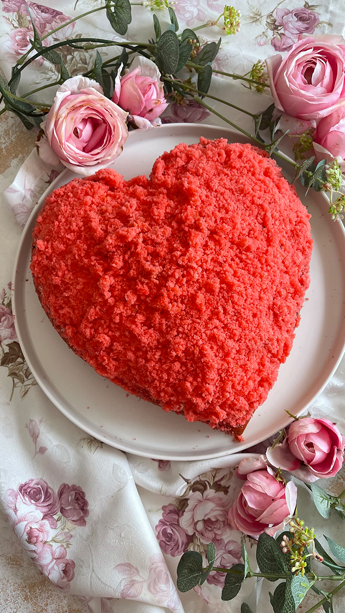 Maulwurfkuchen in herzform mit erdbeeren-mascarpone-sahne-creme, muttertagskuchen , herztorte, valentinstagstorte, valentinstagkuchen, muttertag