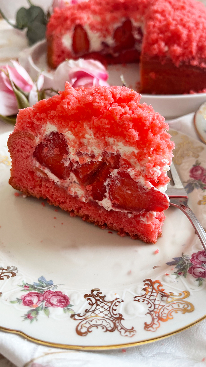 Maulwurfkuchen in herzform mit erdbeeren-mascarpone-sahne-creme, muttertagskuchen , herztorte, valentinstagstorte, valentinstagkuchen, muttertag