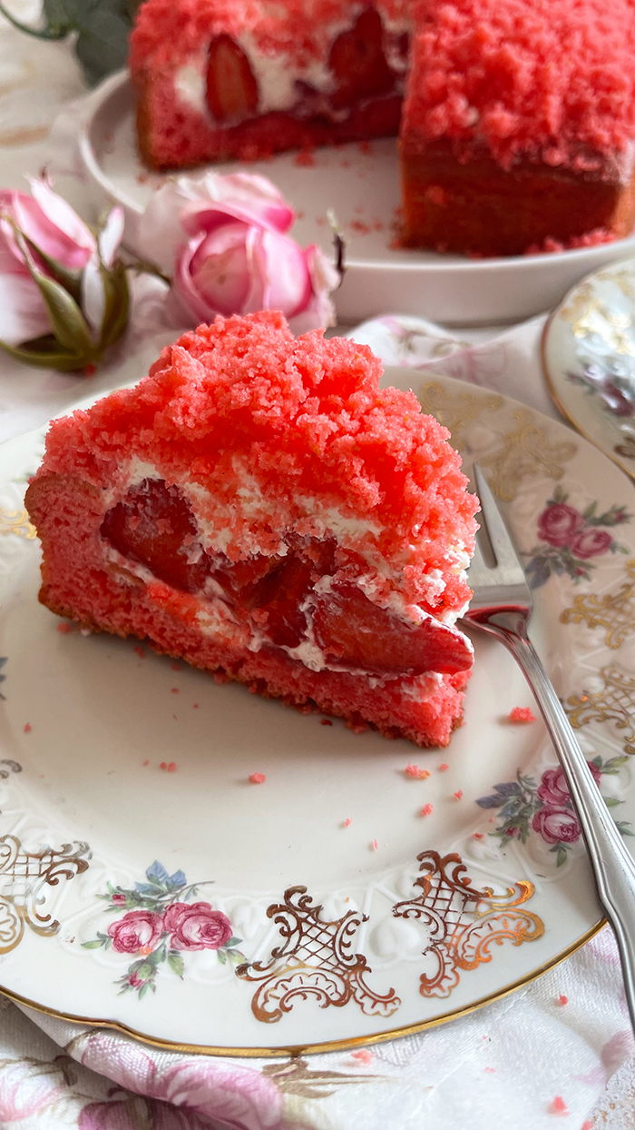 Maulwurfkuchen in herzform mit erdbeeren-mascarpone-sahne-creme, muttertagskuchen , herztorte, valentinstagstorte, valentinstagkuchen, muttertag