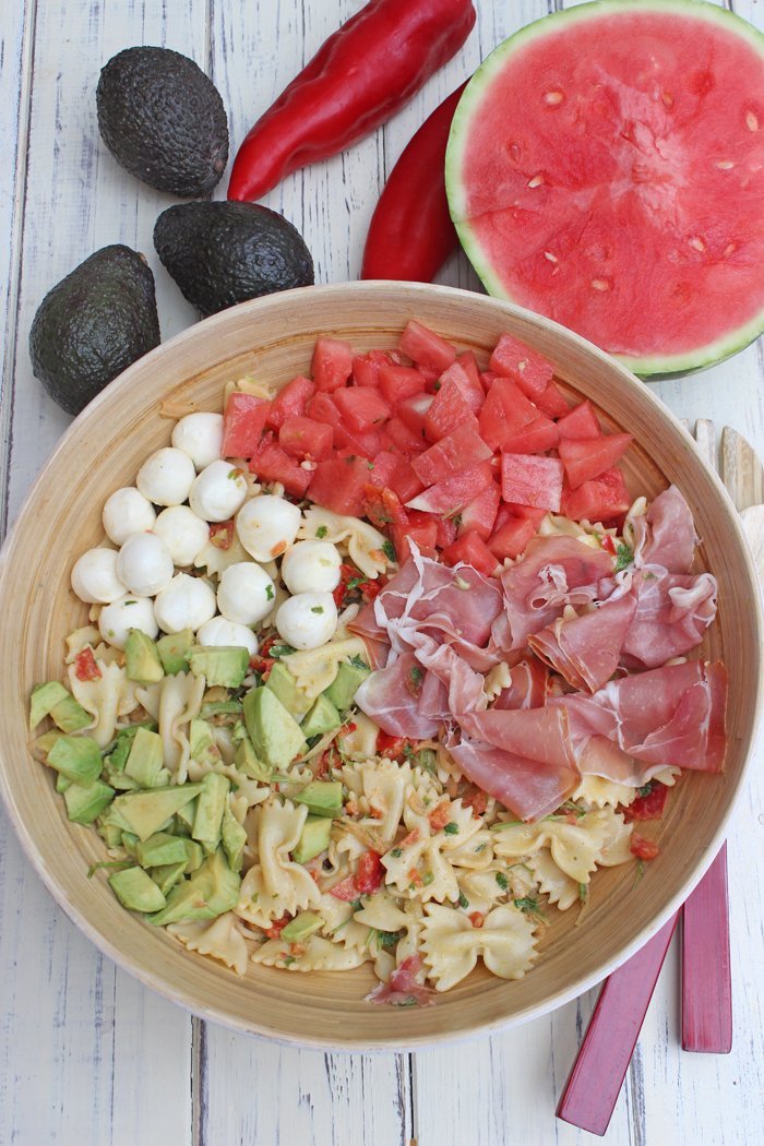 Melonen-avocado-mozzarella-serrano-nudelsalat