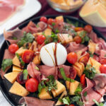 IMG Melonensalat mit Schinken Burrata und Tomaten in 15 Minuten