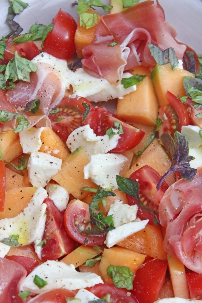 Melonensalat mit Schinken und Tomaten - Einfach und schnell, Sommersalat. Sommersalt Rezept, Melonensalat, Sommer Gericht, Salat Rezept