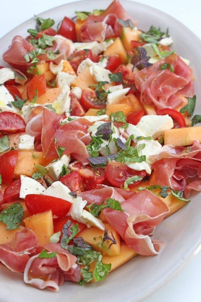 Melonensalat mit Schinken und Tomaten - Einfach und schnell, Sommersalat. Sommersalt Rezept, Melonensalat, Sommer Gericht, Salat Rezept