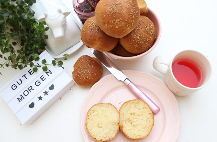 Milchbrötchen mit sesam
