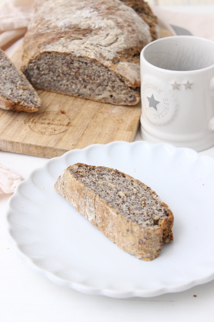 Mohn-Leinsamen-Sonnenblumenbrot im Römertopf oder Topf backen