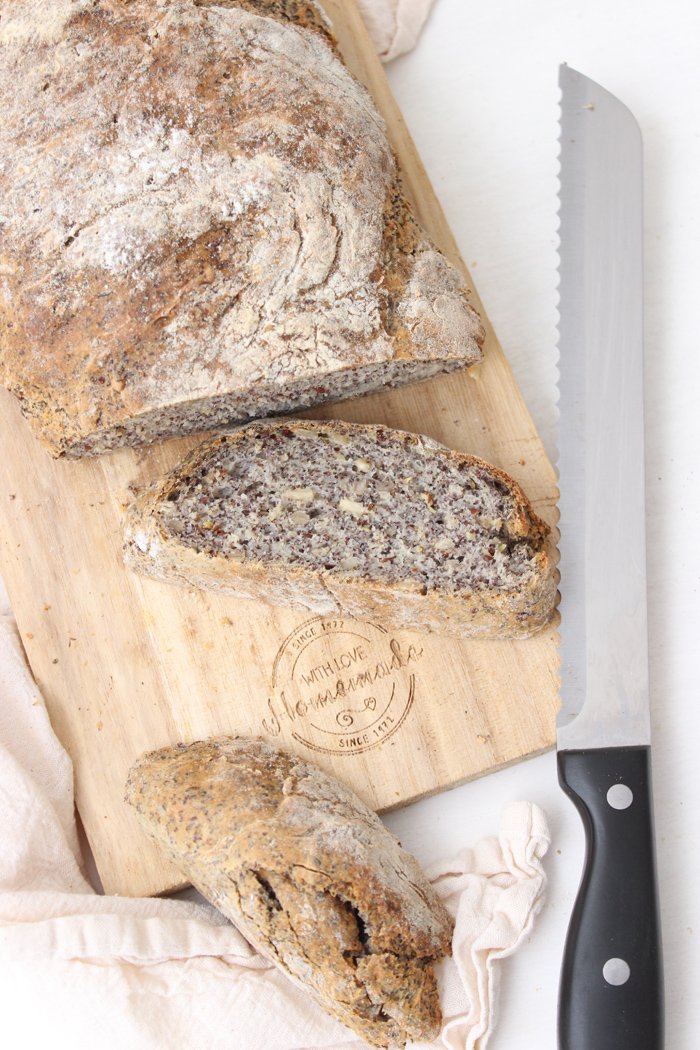 Mohn-Leinsamen-Sonnenblumenbrot im Römertopf backen