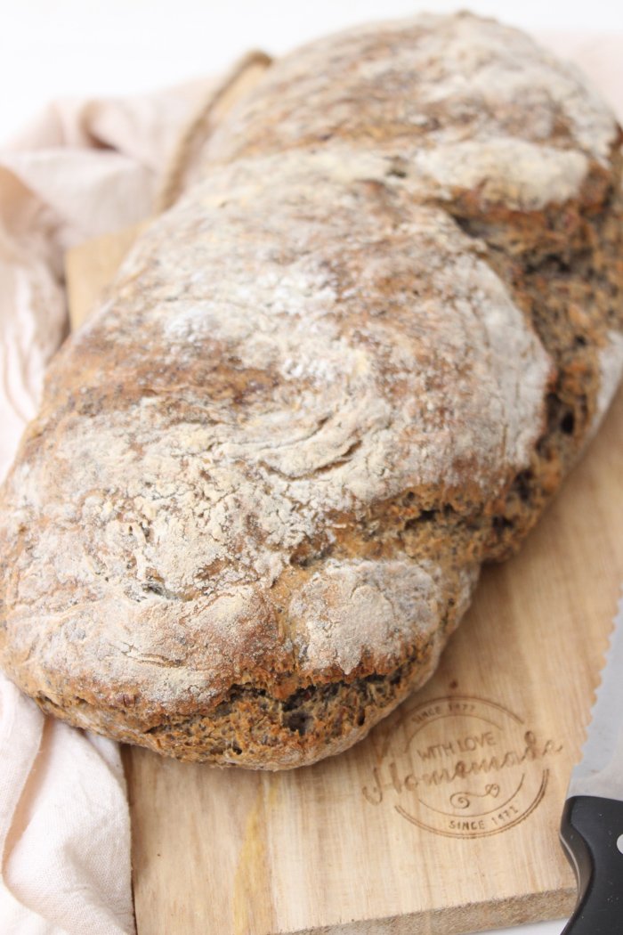Mohn-Leinsamen-Sonnenblumenbrot im Römertopf backen