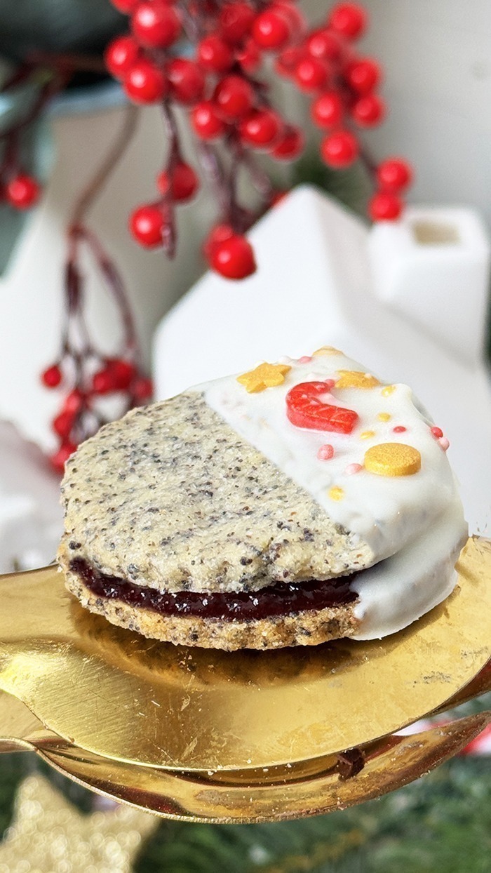 Mohnplätzchen mit Kirsch-Marzipan