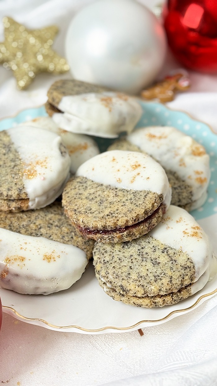 Mohnplätzchen mit Kirsch-Marzipan