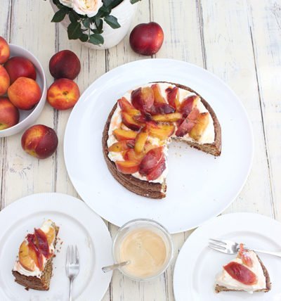 Fruchtiger Nektarinen-Honig Mandelkuchen mit Skyrcreme 3