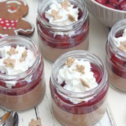 Nougat-Lebkuchen Panna Cotta mit Kirschsoße – Dessert im Glas 2