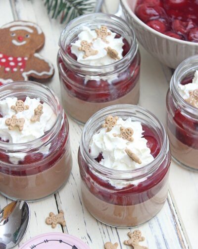 IMG Nougat Lebkuchen Panna Cotta mit Kirschsoße Dessert im Glas TL