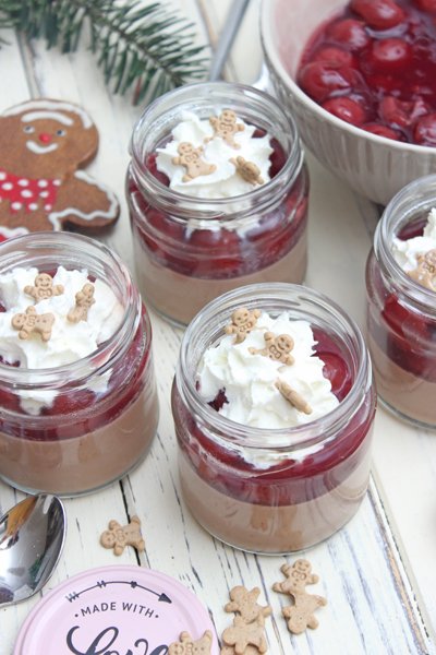 Nougat-Lebkuchen Panna Cotta mit Kirschsoße – Dessert im Glas 9