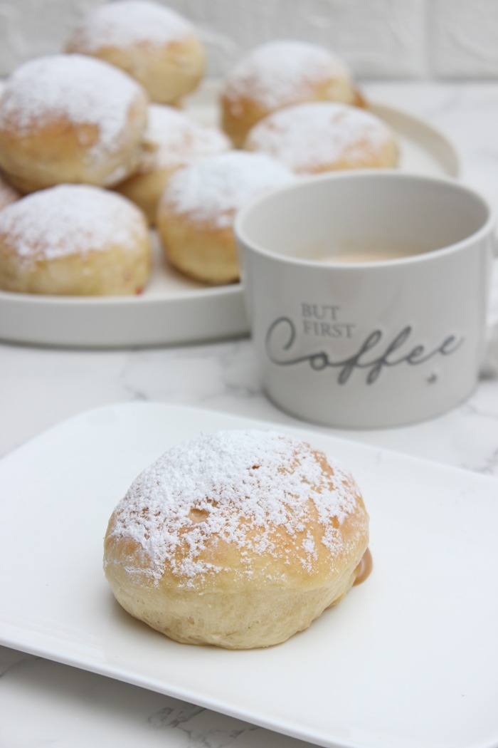 Fluffige leichte Ofenberliner mit Marmelade - Berliner aus dem Ofen