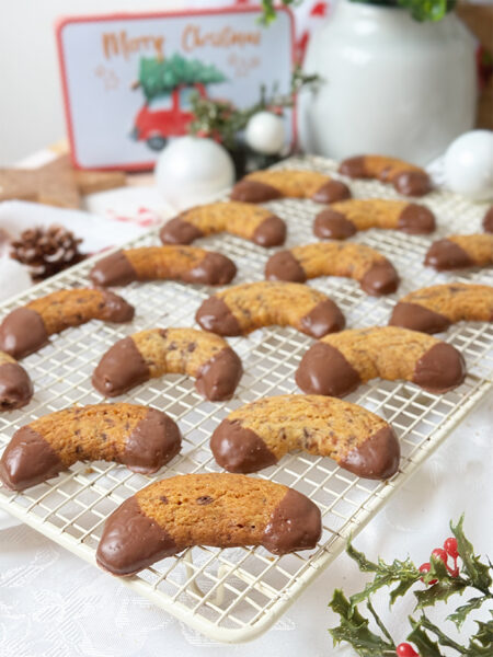 Orangen-Schoko-Kipferl Rezept - Schmelzen auf der Zunge!