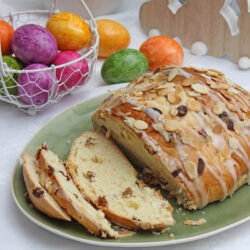 Fluffiges Osterbrot backen - Mit Trockenhefe und Rosinen 2