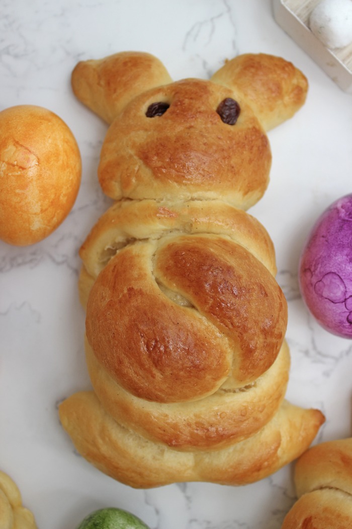 Fluffige osterhasen aus brioche-teig