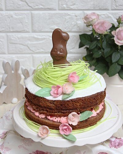 IMG Ostertorte Mascarpone Erdbeer Rhabarber Torte mit Hasen TL