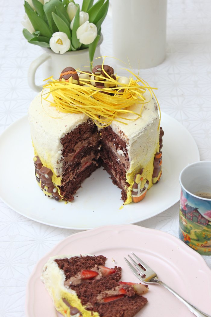 Ostertorte mit Schokoladecreme und Erdbeeren mit Jungborn