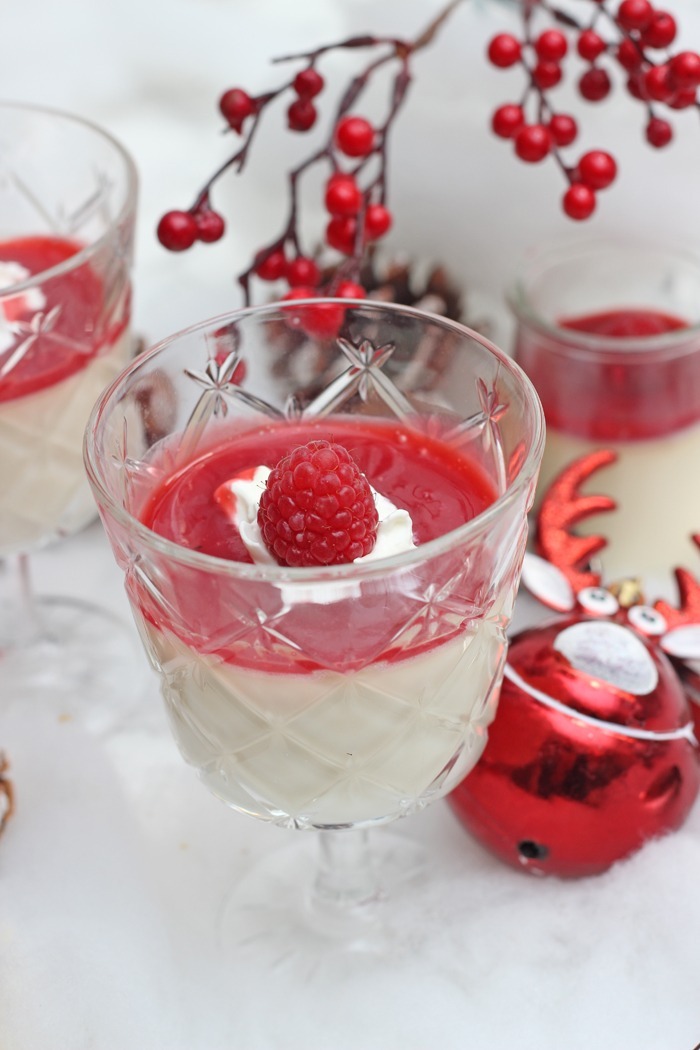 IMG Panna Cotta mit Himbeersauce Rezept Dessert im Glas 06