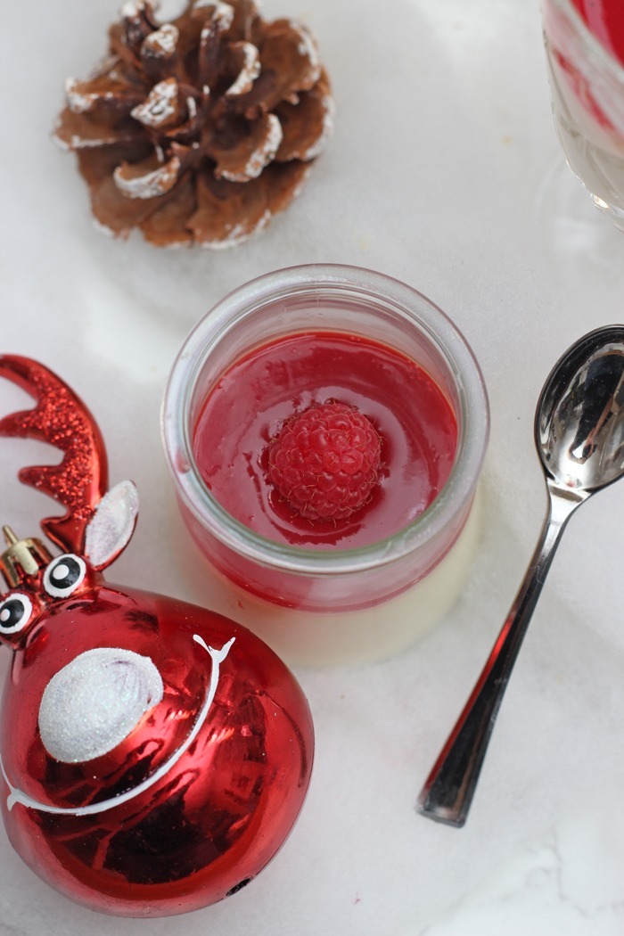 Panna cotta mit himbeersauce rezept - dessert im glas