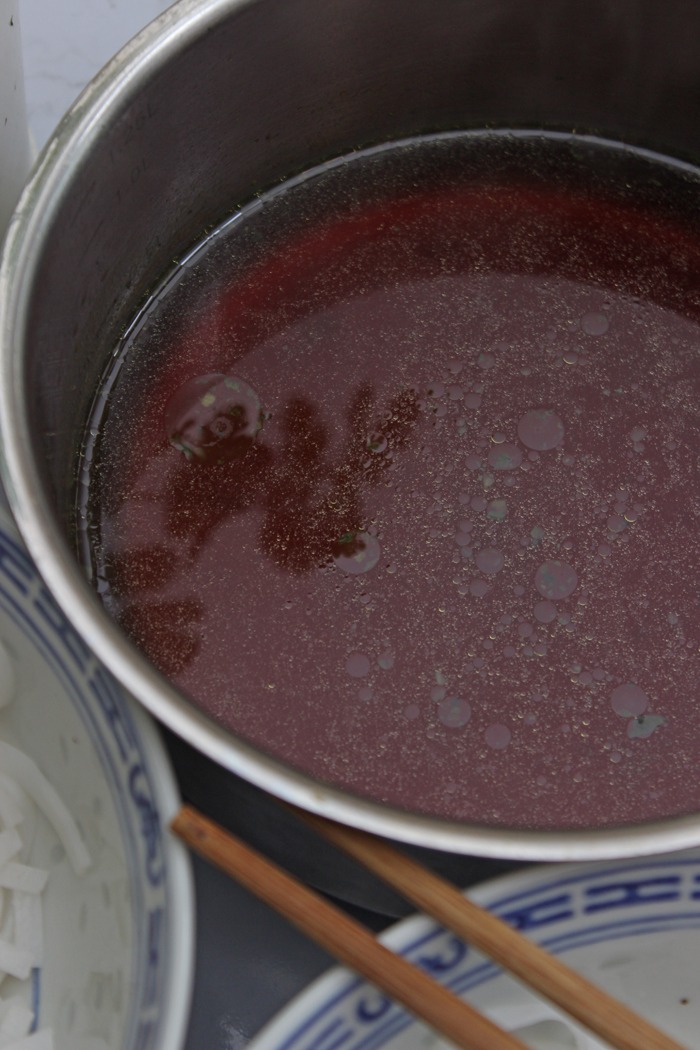 Super leckere Pho Bo Suppe mit Gemüse und Rindfleisch