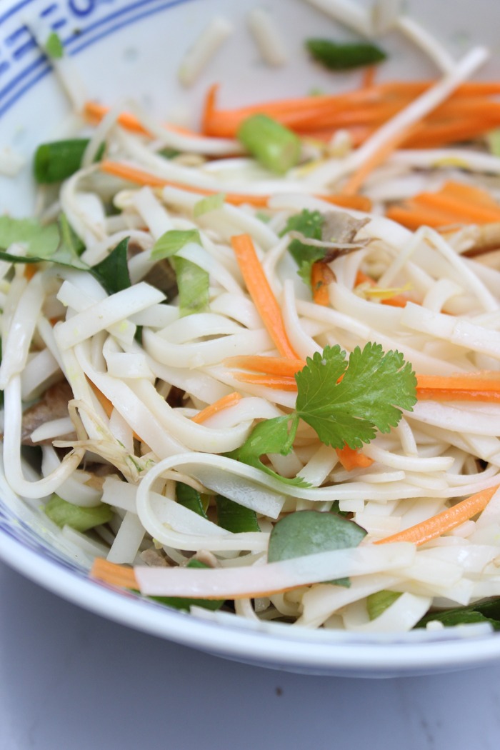 Super leckere Pho Bo Suppe mit Gemüse und Rindfleisch