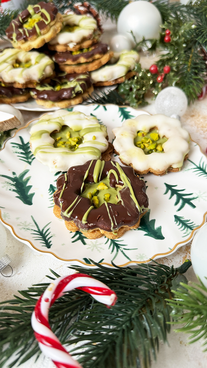 Himmlisches Rezept für Pistazienkekse mit Pistaziencreme, Plätzchen Rezepte, Plätzchen backen, Pistazienkekse backen, Pistazienkekse Rezept
